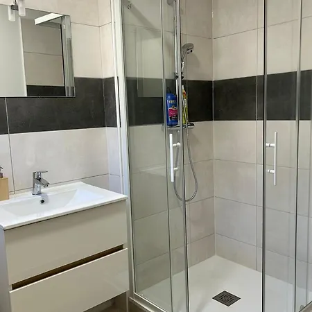 Centre Avec Garage 아파트